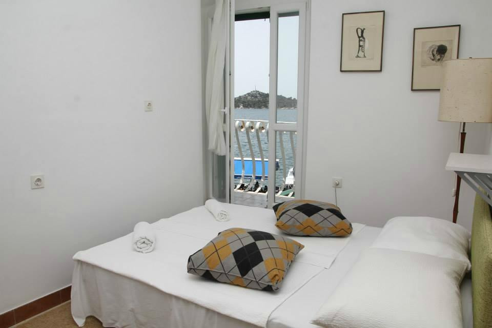 Apartments and Rooms Ille