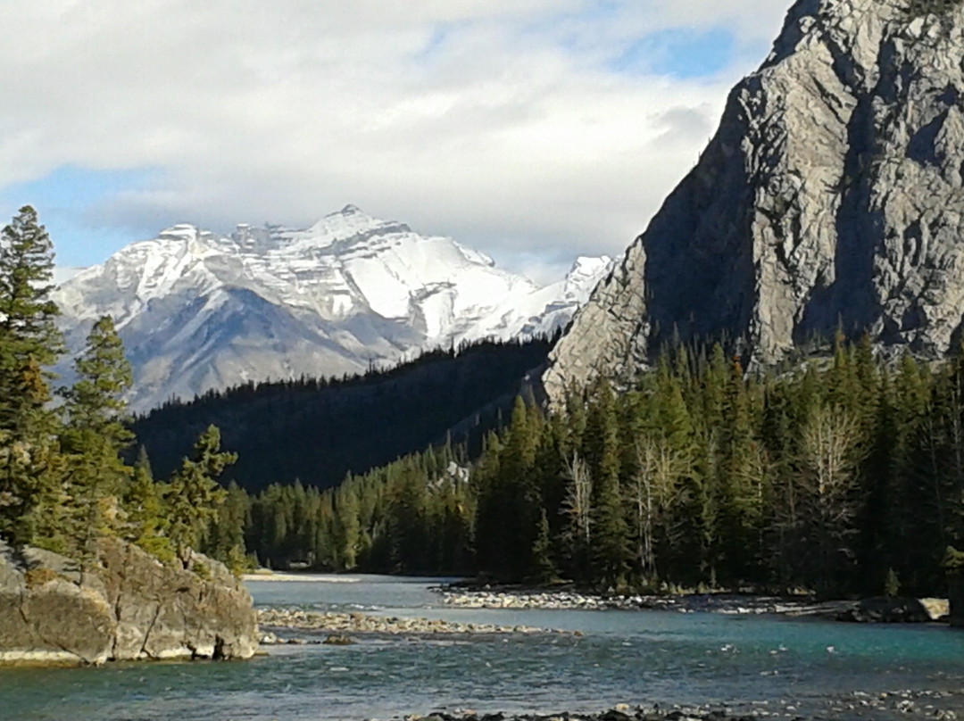 弓河瀑布-班夫必去景点