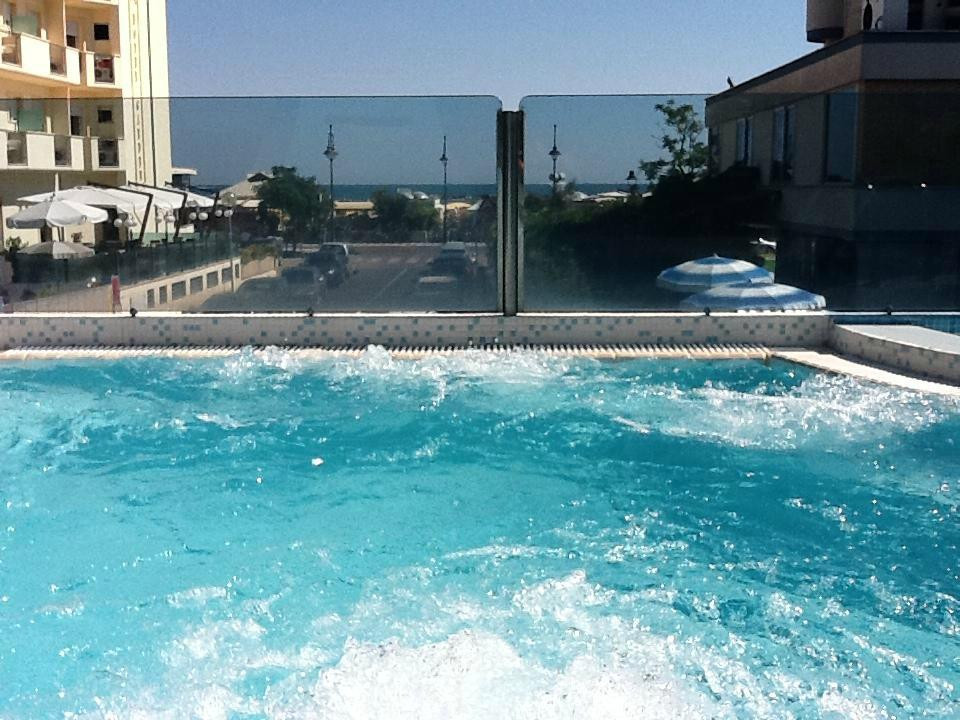 Piscina Caesar Riscaldata-切塞纳蒂科必去景点