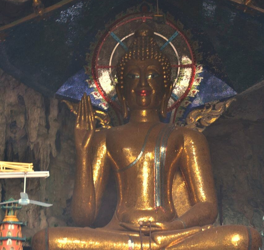 Wat Tham Khao Rup Chang景点图片