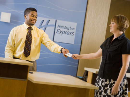 亚历山德里亚酒店住宿-亚历山德里亚贝尔沃堡智选假日套房酒店