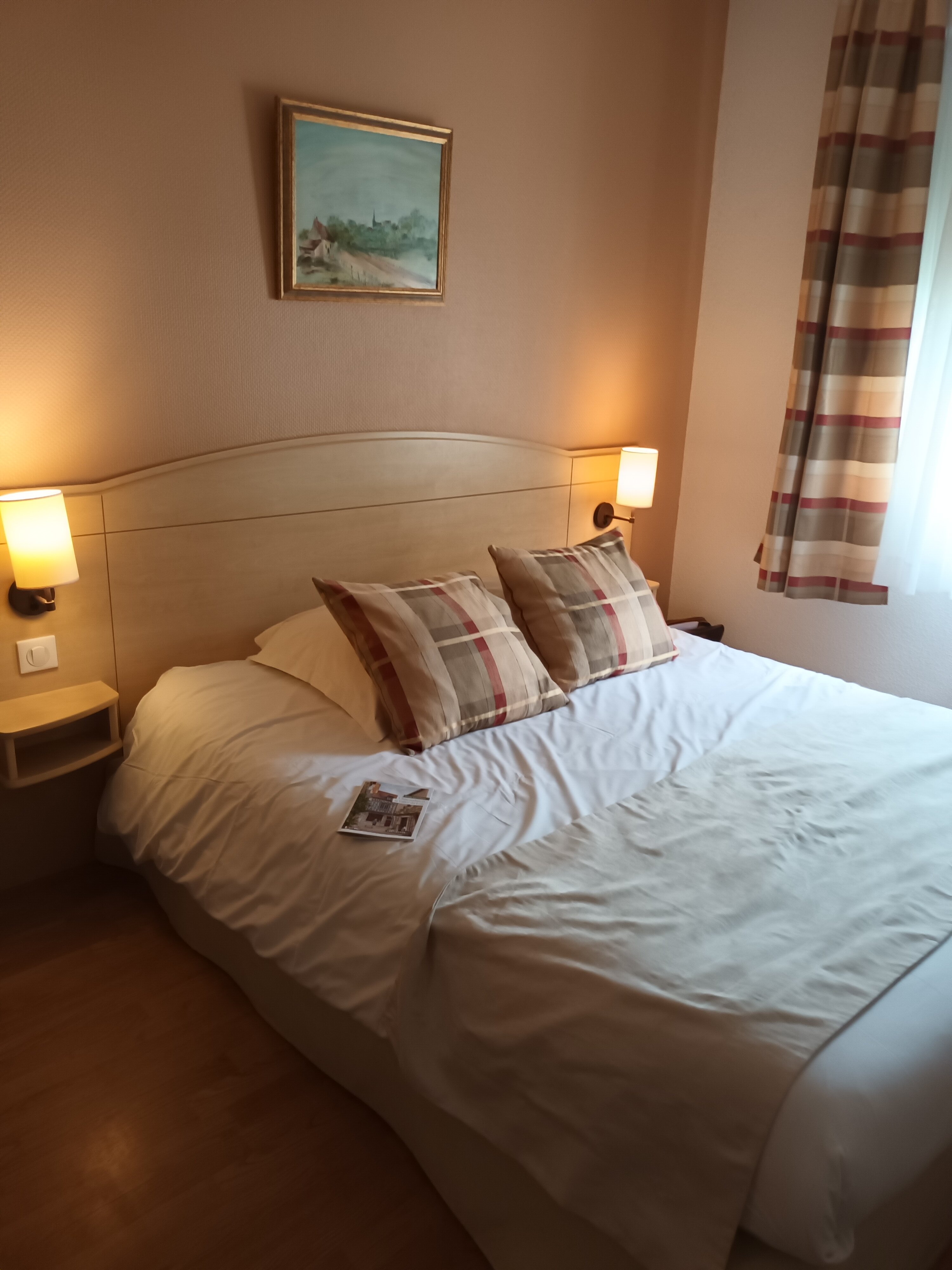 Brit Hotel Chateaudun-客卧