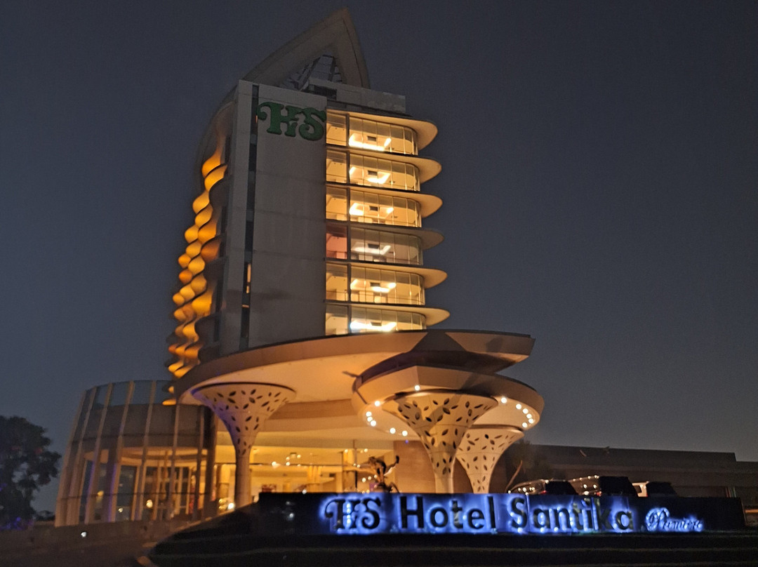 Hotel Santika Premiere Kota Harapan Indah主图