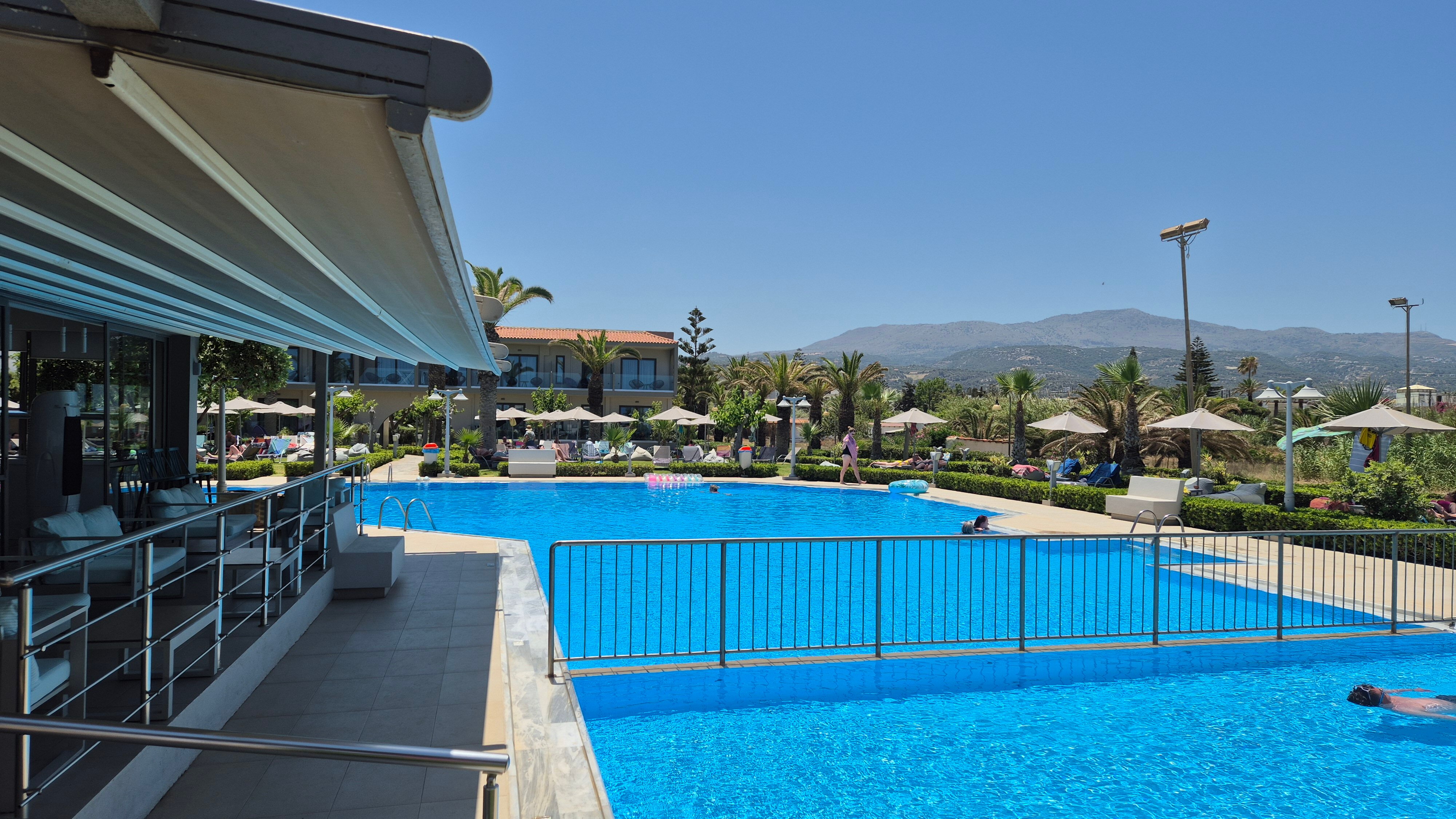 Marinos Beach Hotel-泳池