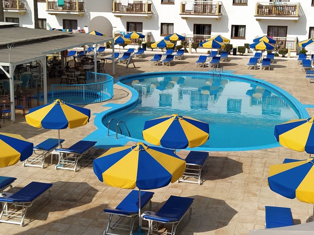 Cosmelenia Hotel Apartments主图