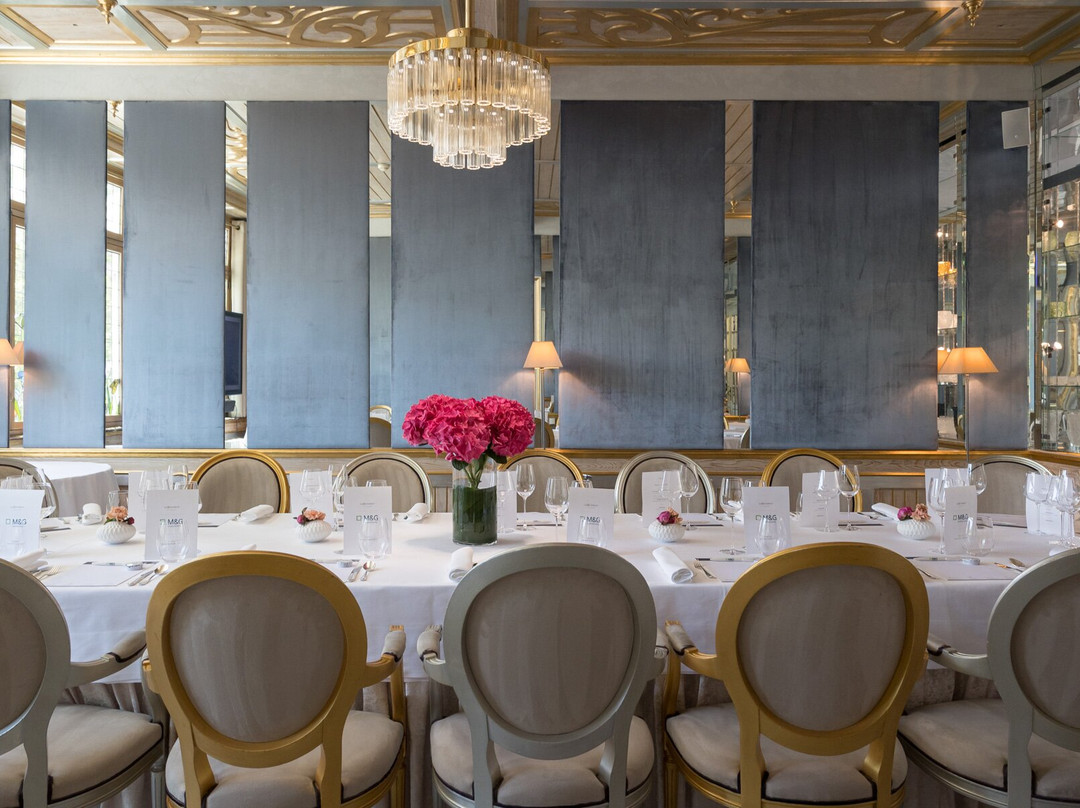 军事广场酒店主图