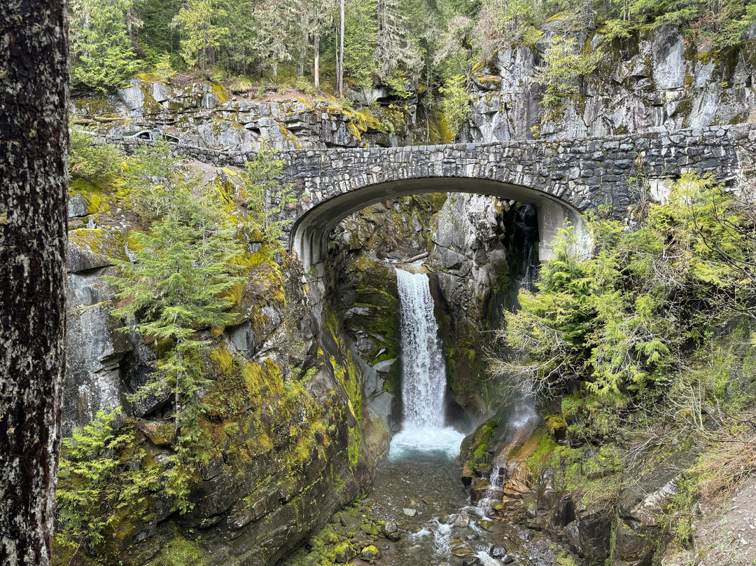 Christine Falls Viewpoint景点图片