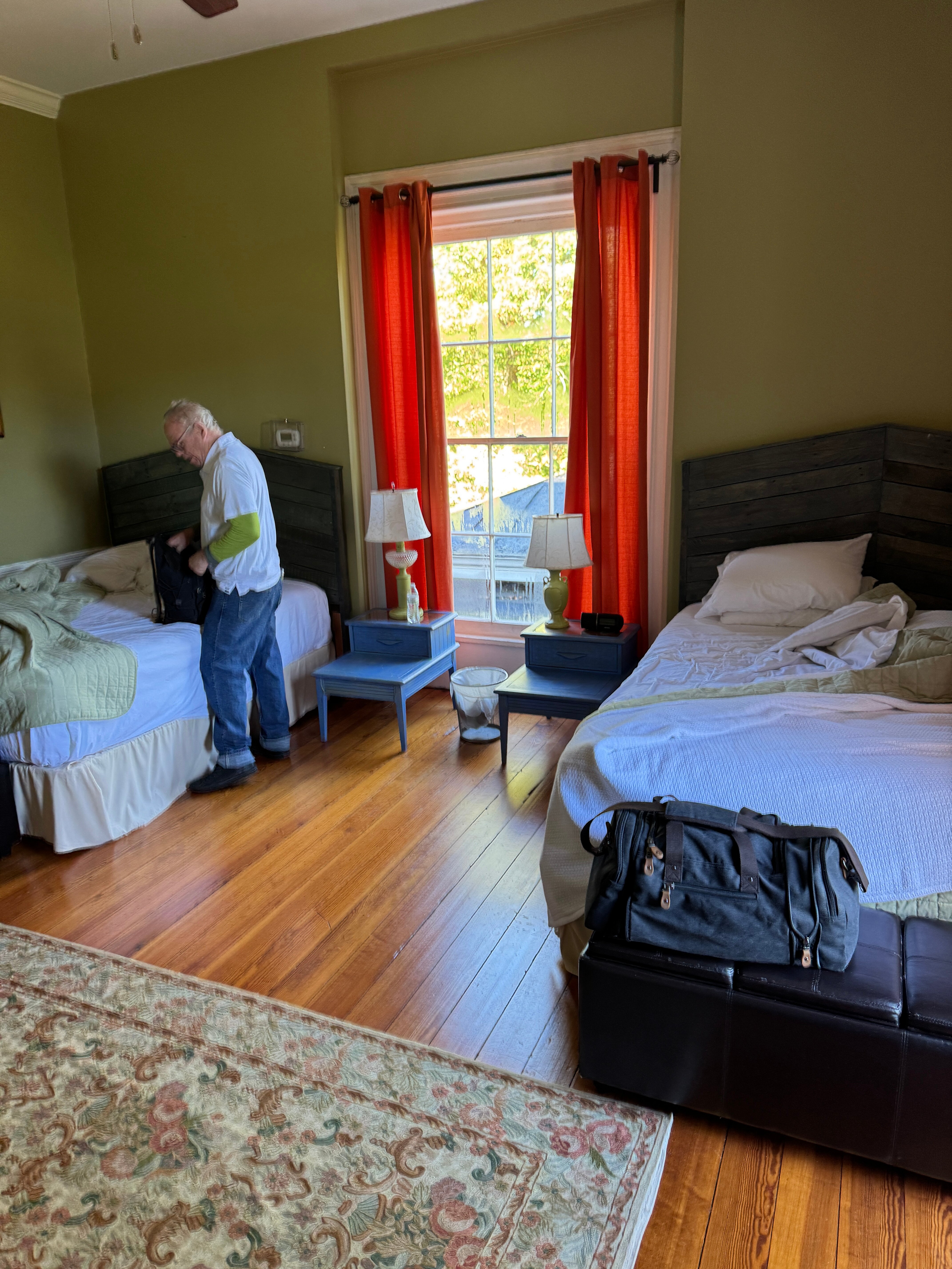 Early Inn at the Grove-客卧