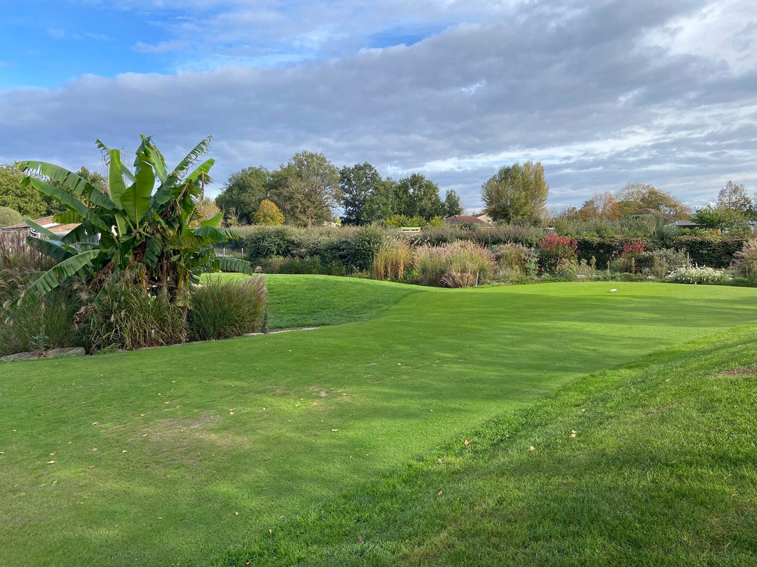 Golf d'Aigueleze-Rivieres必去景点