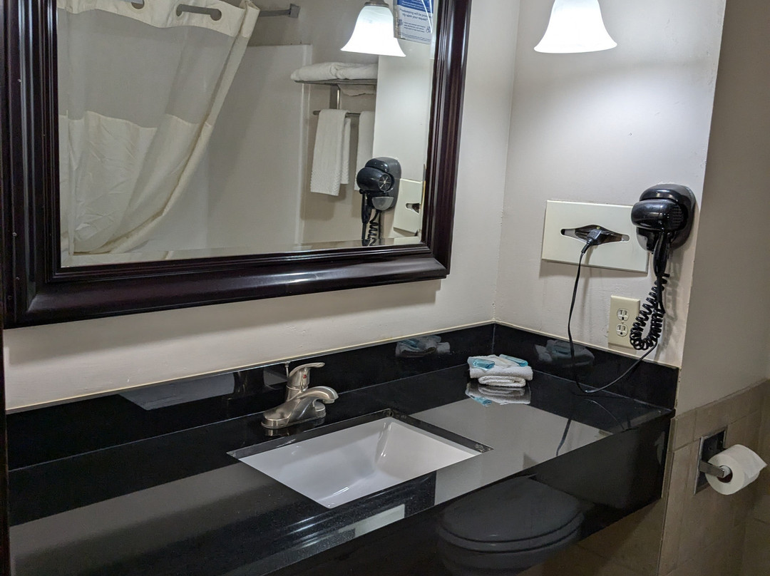 Suburban Studio Kansas City Airport North主图