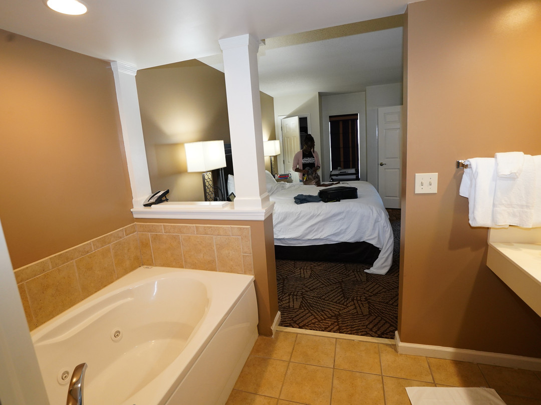 在赫尔希套房度假酒店主图