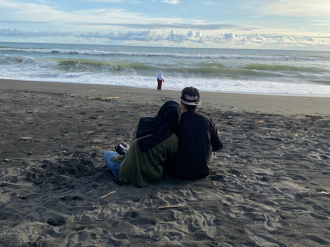 Cemara Sewu Beach景点图片