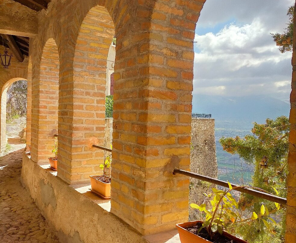 Eremo di Sant'Onofrio al Morrone-苏尔莫纳必去景点