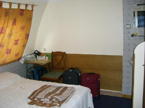 马里尼昂酒店主图