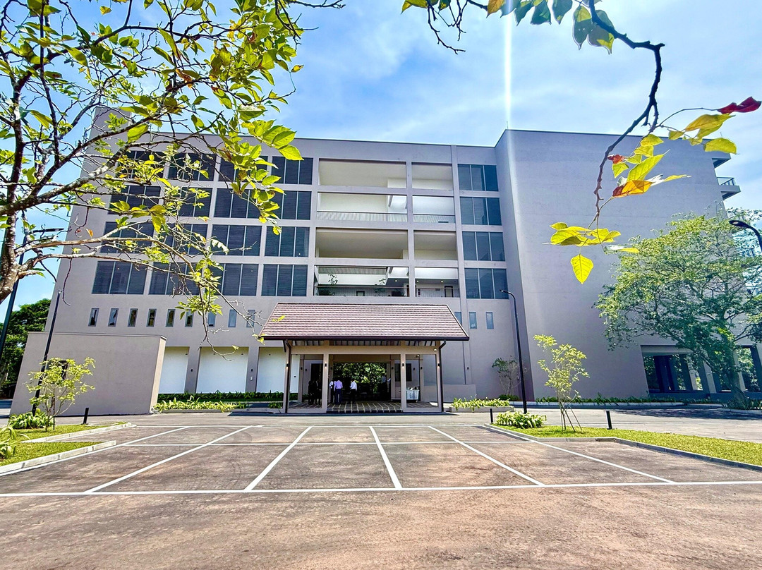 Waters Edge Hotel