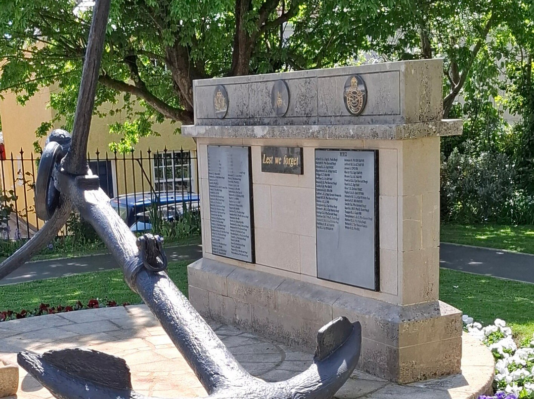 Monmouth Street Memorial-莱姆里杰斯必去景点