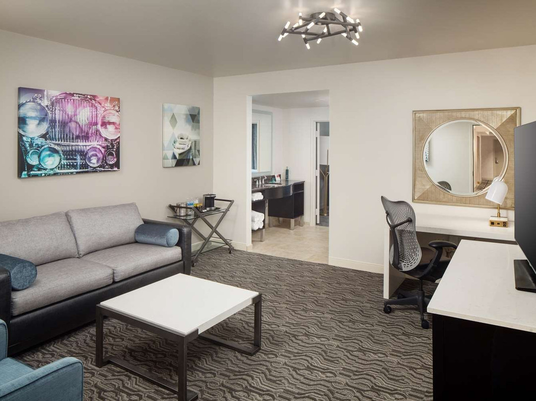 底特律酒店住宿-底特律市中心希尔顿双树酒店--谢尔比堡