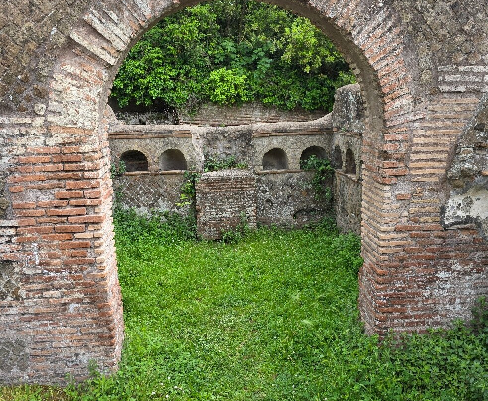 The Via Ostiensis Necropolis-Ostia Antica必去景点