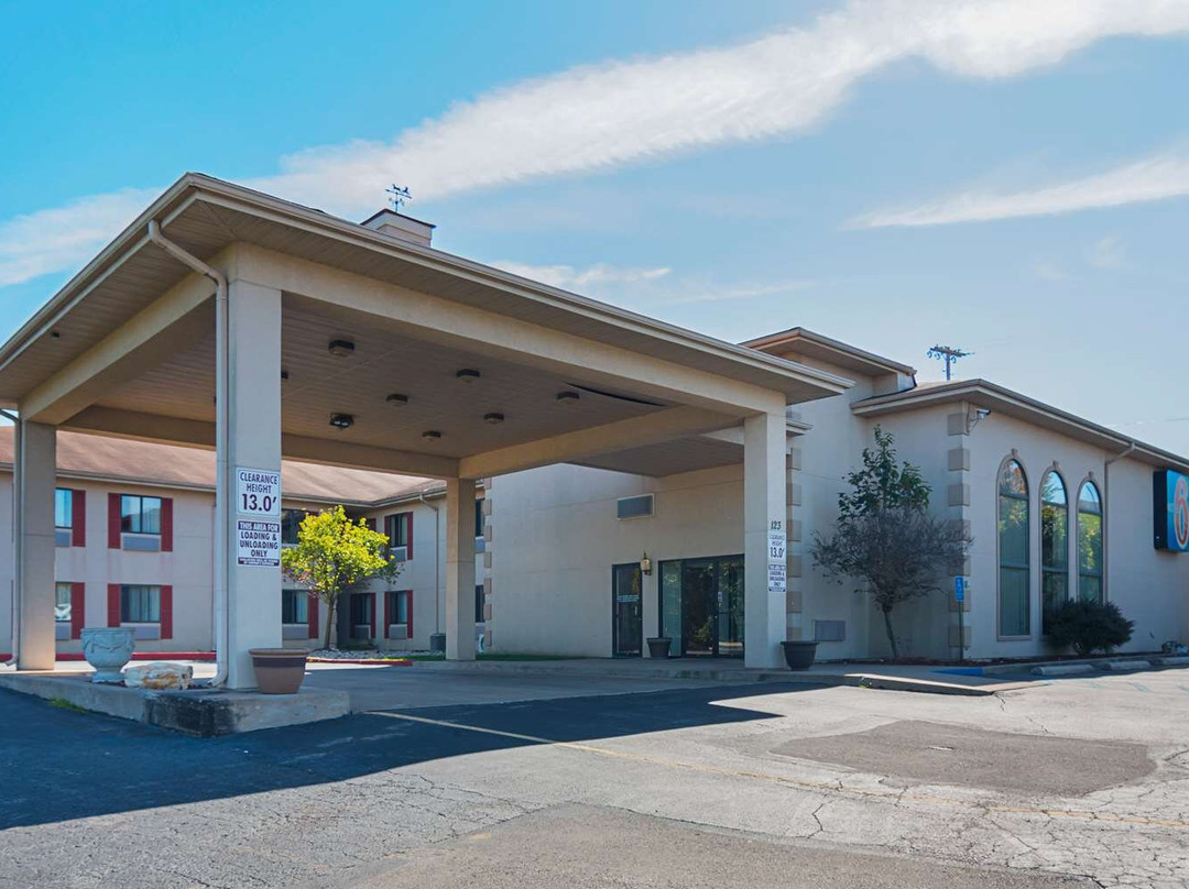 Motel 6 Hannibal, MO