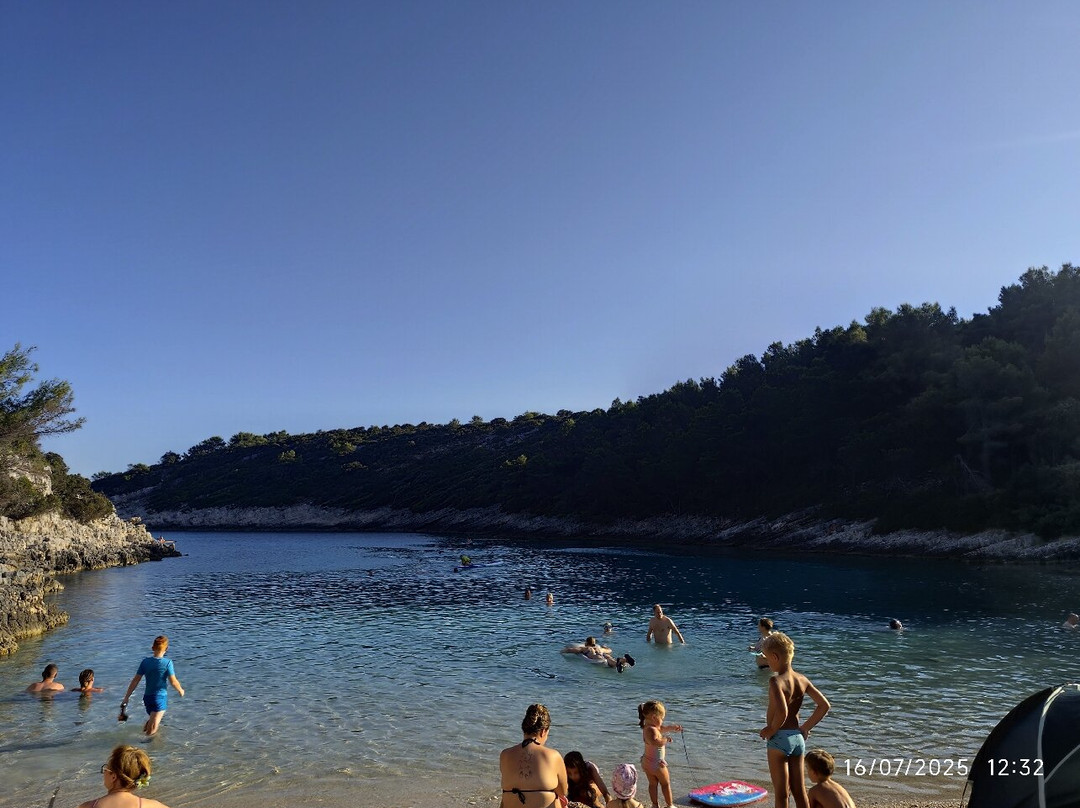 Zitna Beach-Zavalatica必去景点