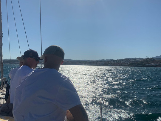 Navegando El Estrecho-埃斯特波纳必去景点