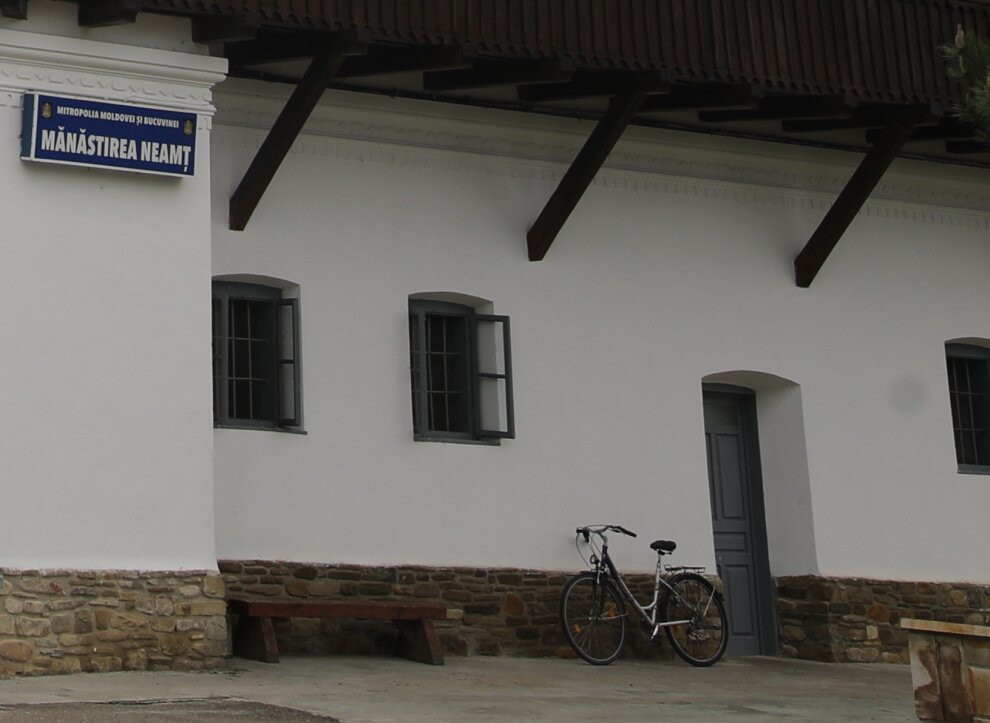Le Cloître Du Monastère De Neamț