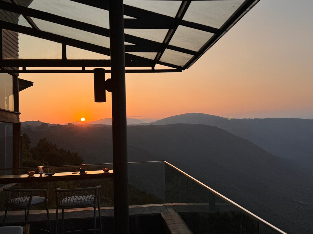 Bearfoot Expeditions-阿鲁沙国家公园必去景点