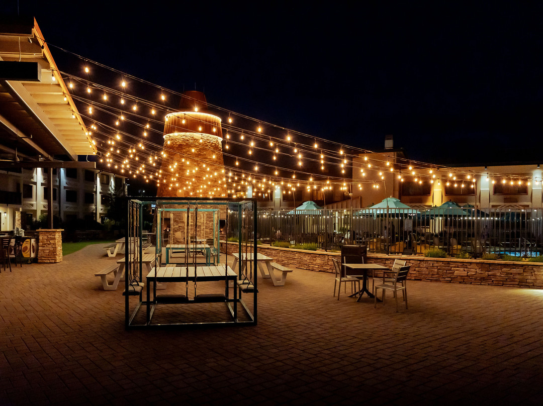 Watchtower Pool + Patio主图