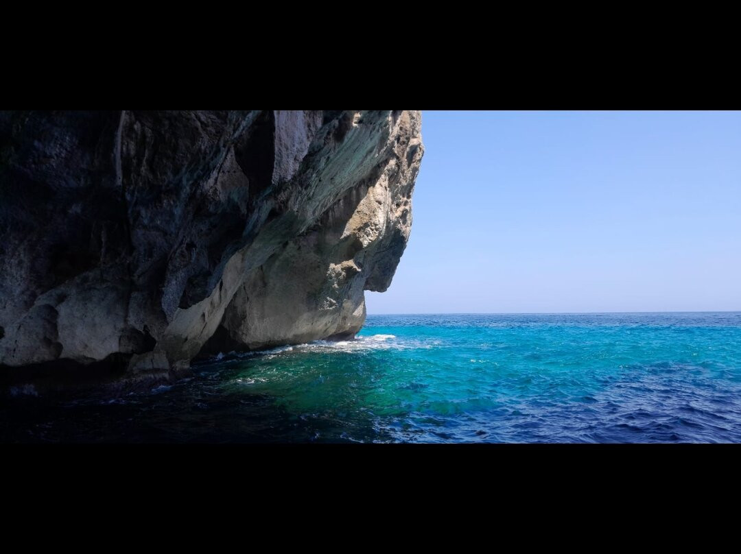 Cueva Azul-Cabrera必去景点