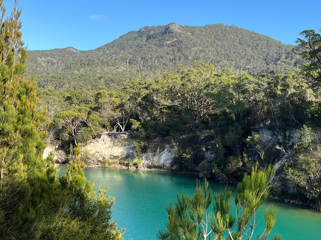 Little Blue Lake-South Mount Cameron必去景点