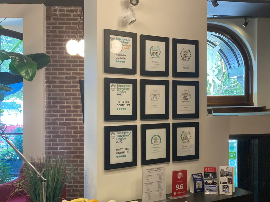 考特里尔酒店主图