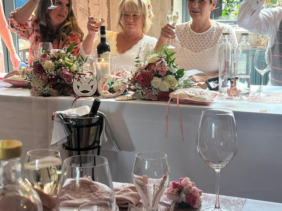 红狮温多弗酒店主图