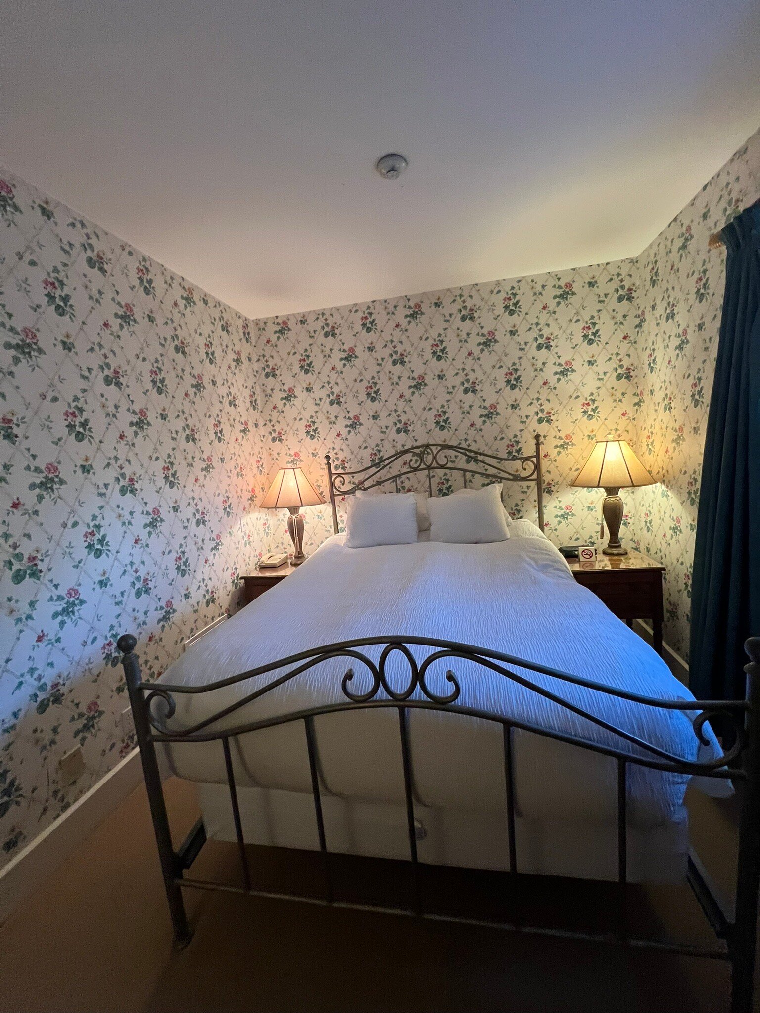 The Waring House-官方