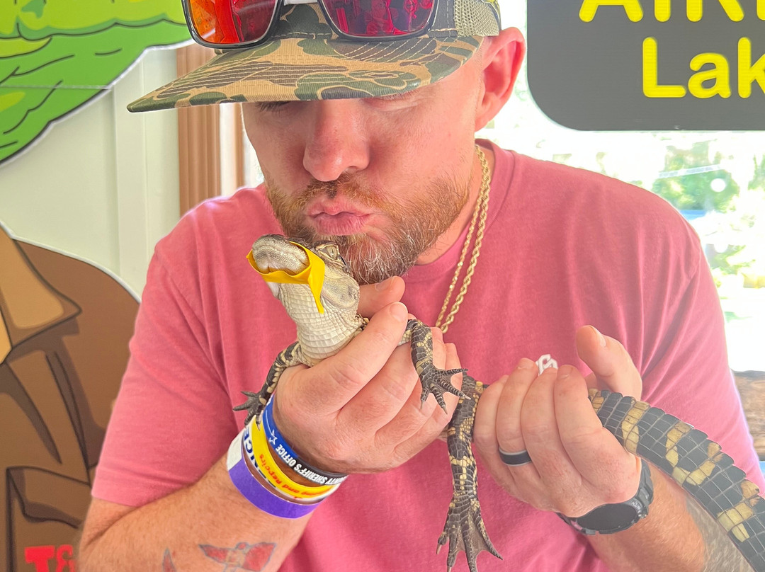 Tom and Jerry's Airboat Rides-Lake Panasoffkee必去景点