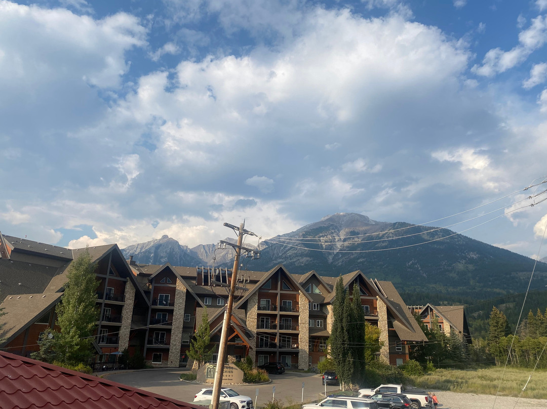 雄伟落基山度假酒店