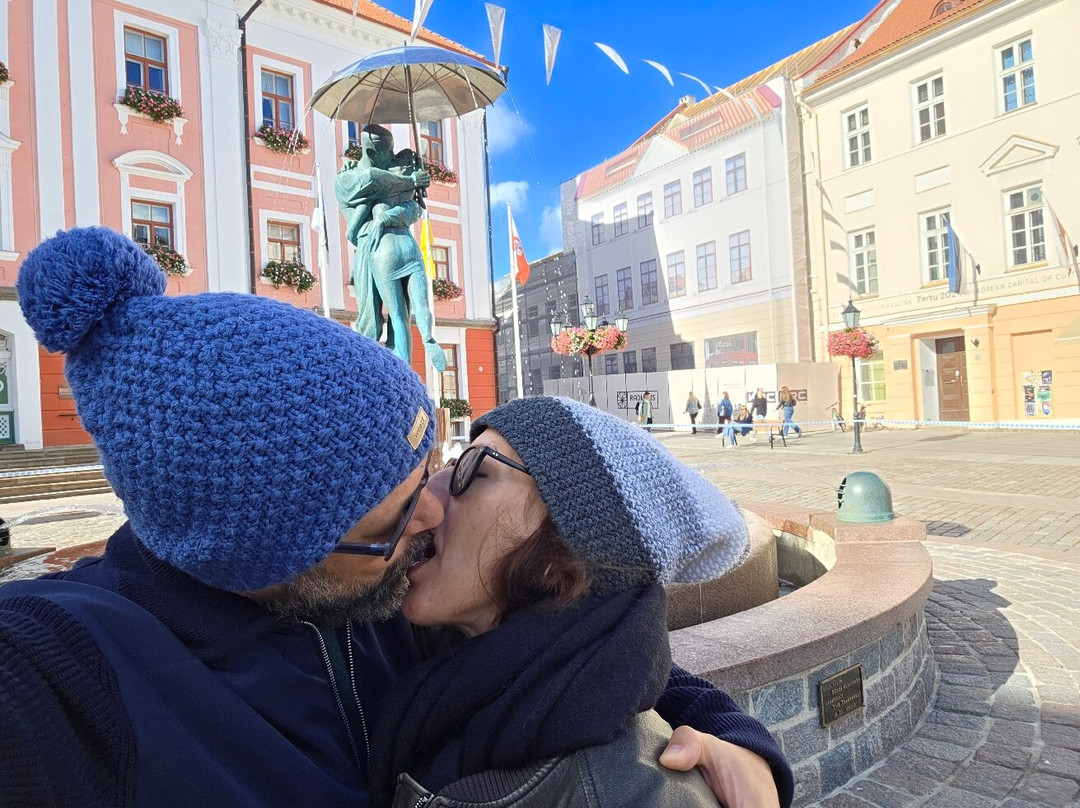 'The Kissing Students' sculpture and fountain-塔尔图必去景点
