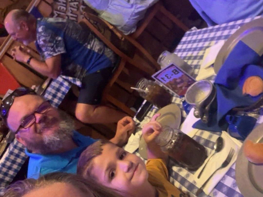 Hatfield & McCoy Dinner Show-皮金福奇必去景点