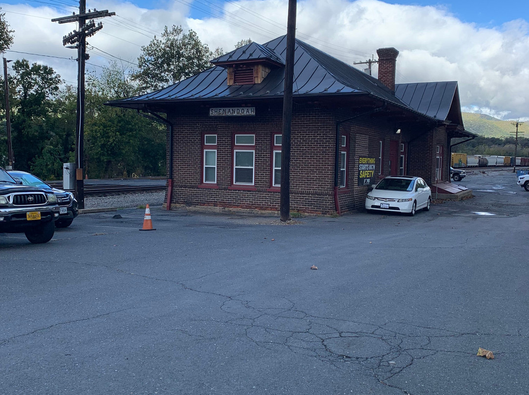 Suburban Studios Verona - Staunton North主图