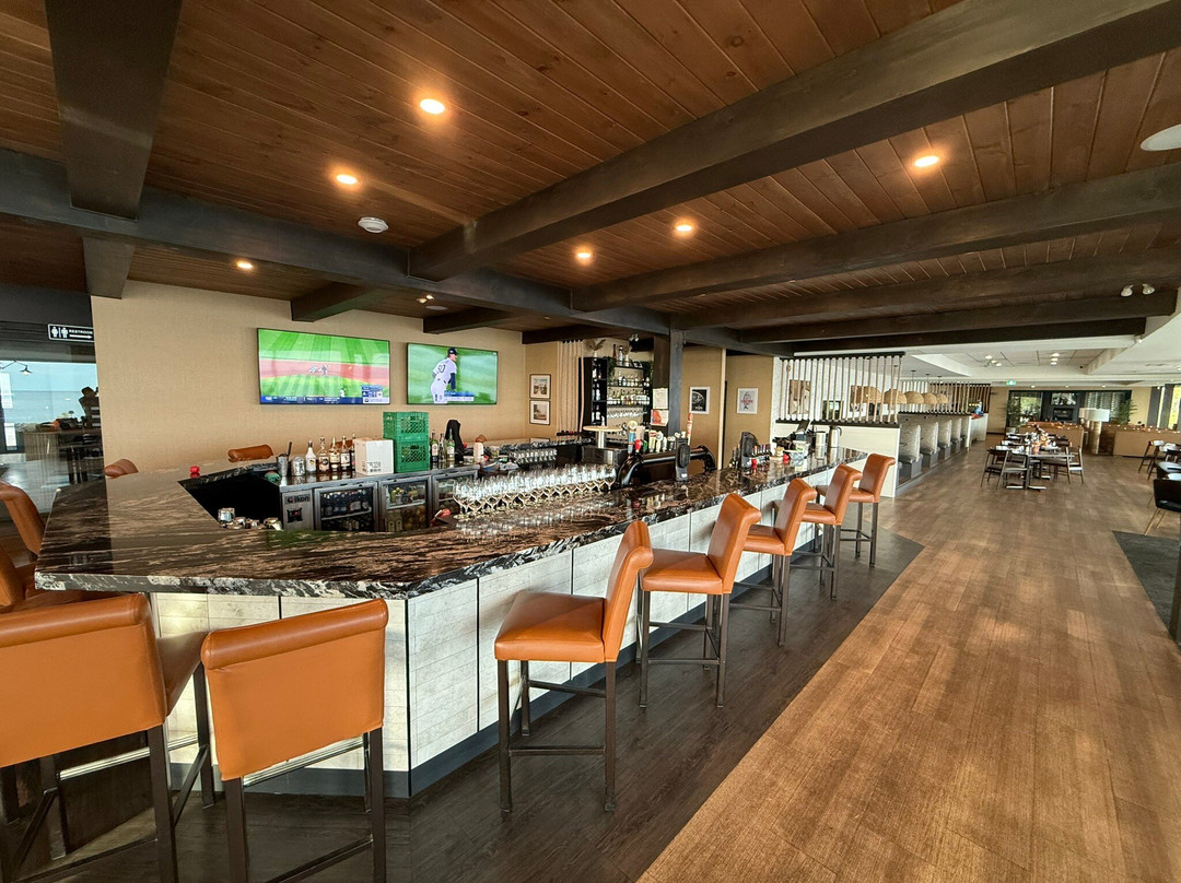 The Shore: Waterfront Restaurant