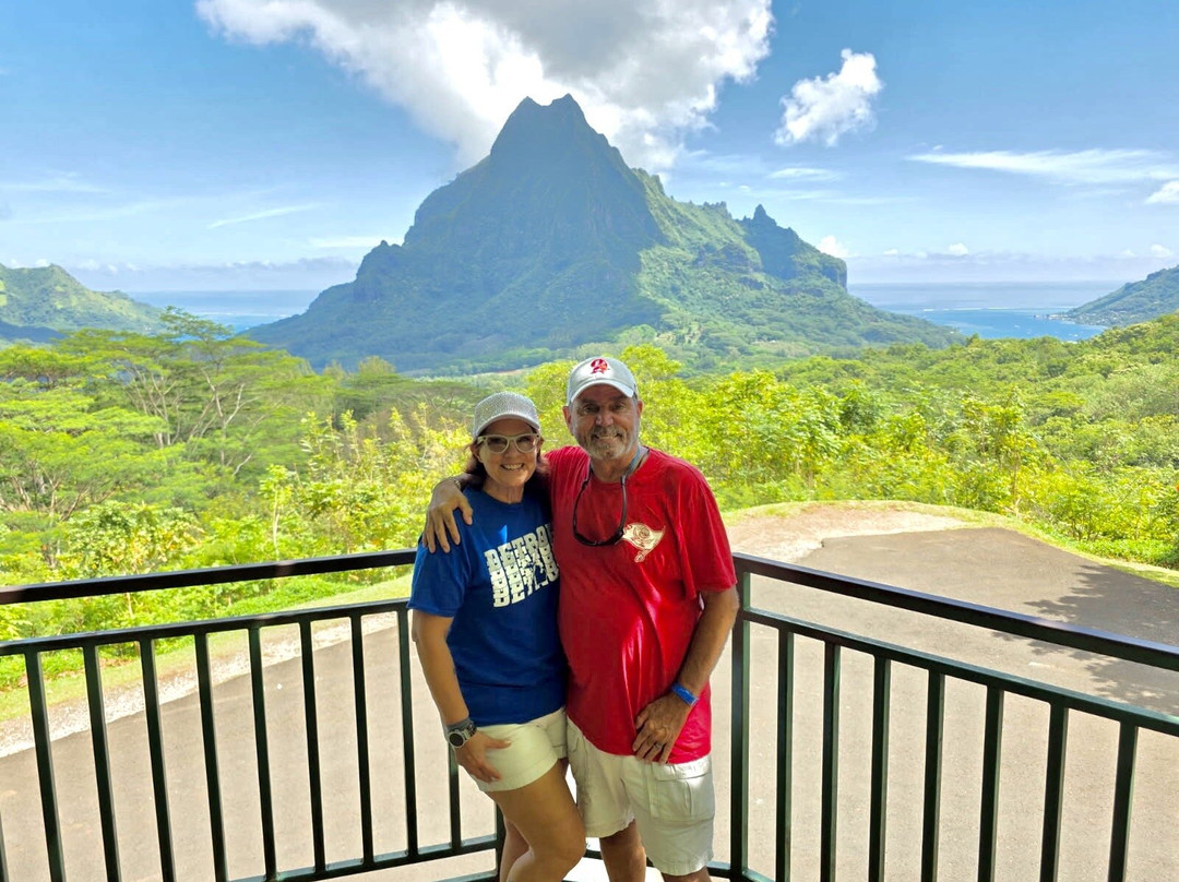Moorea - Lady in blue-马哈雷帕必去景点
