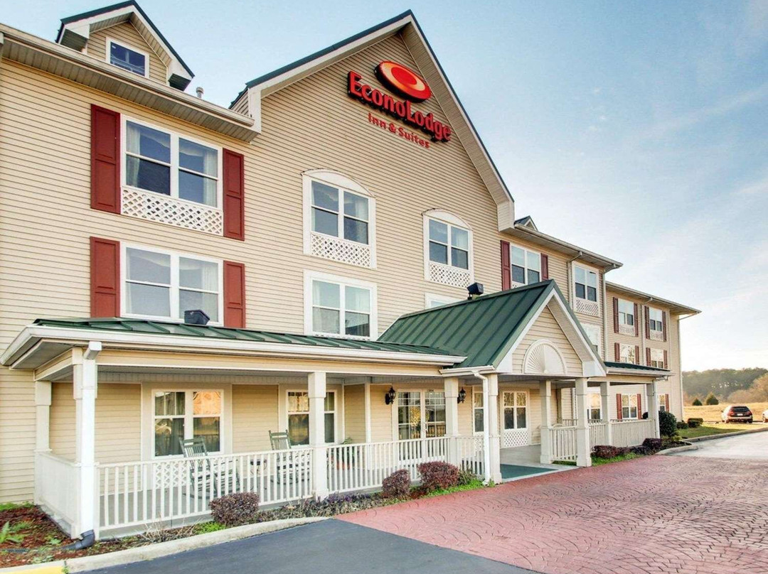 Econo Lodge Inn and Suites