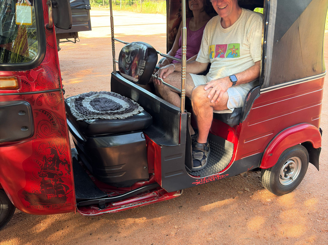 Dambulla Tuk Tuk Saman Travels-丹布拉必去景点