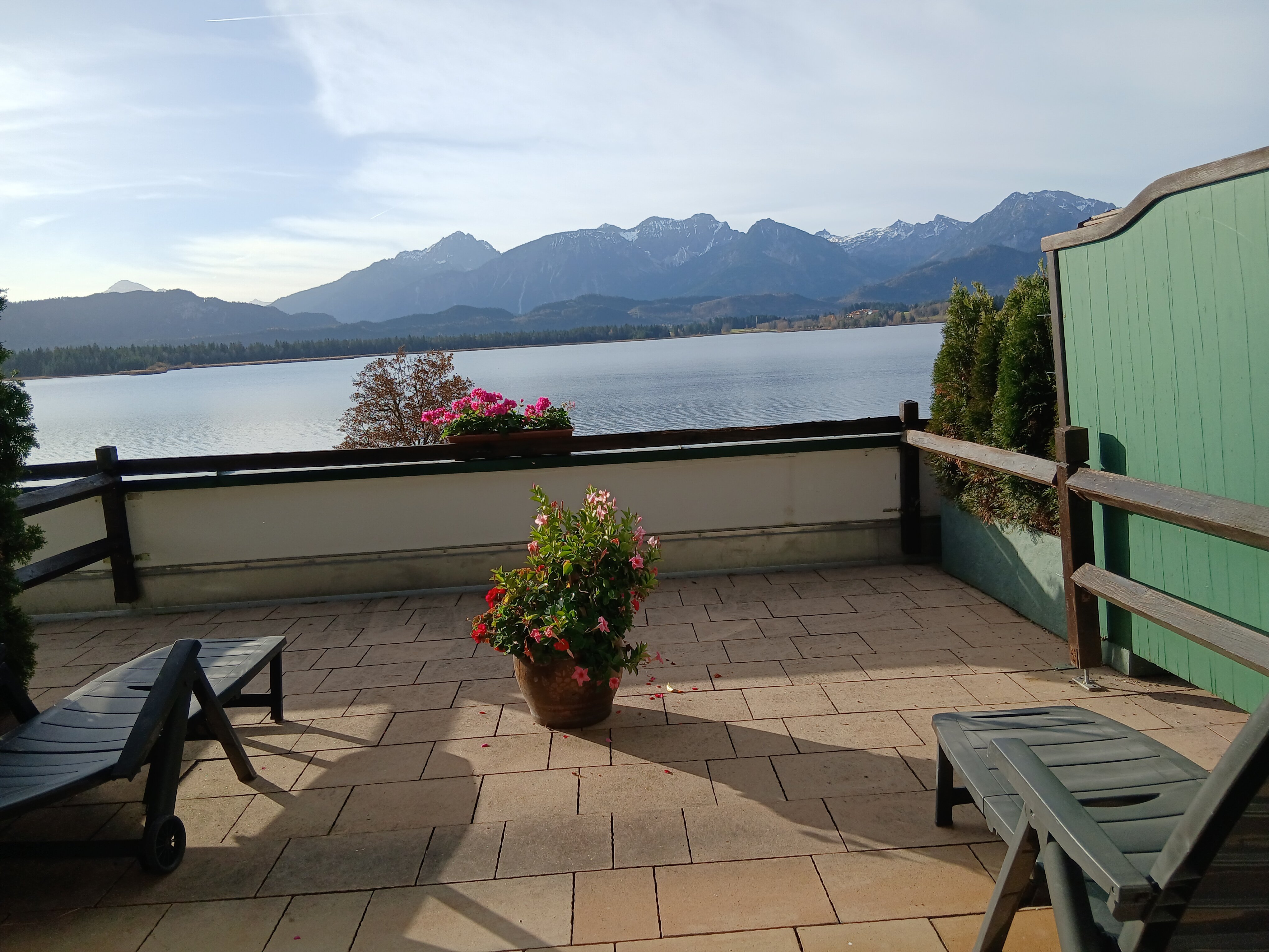 哈同湖景度假公寓酒店-官方