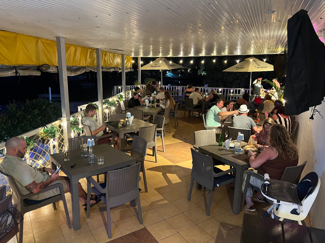 Top Deck Bar & Grill