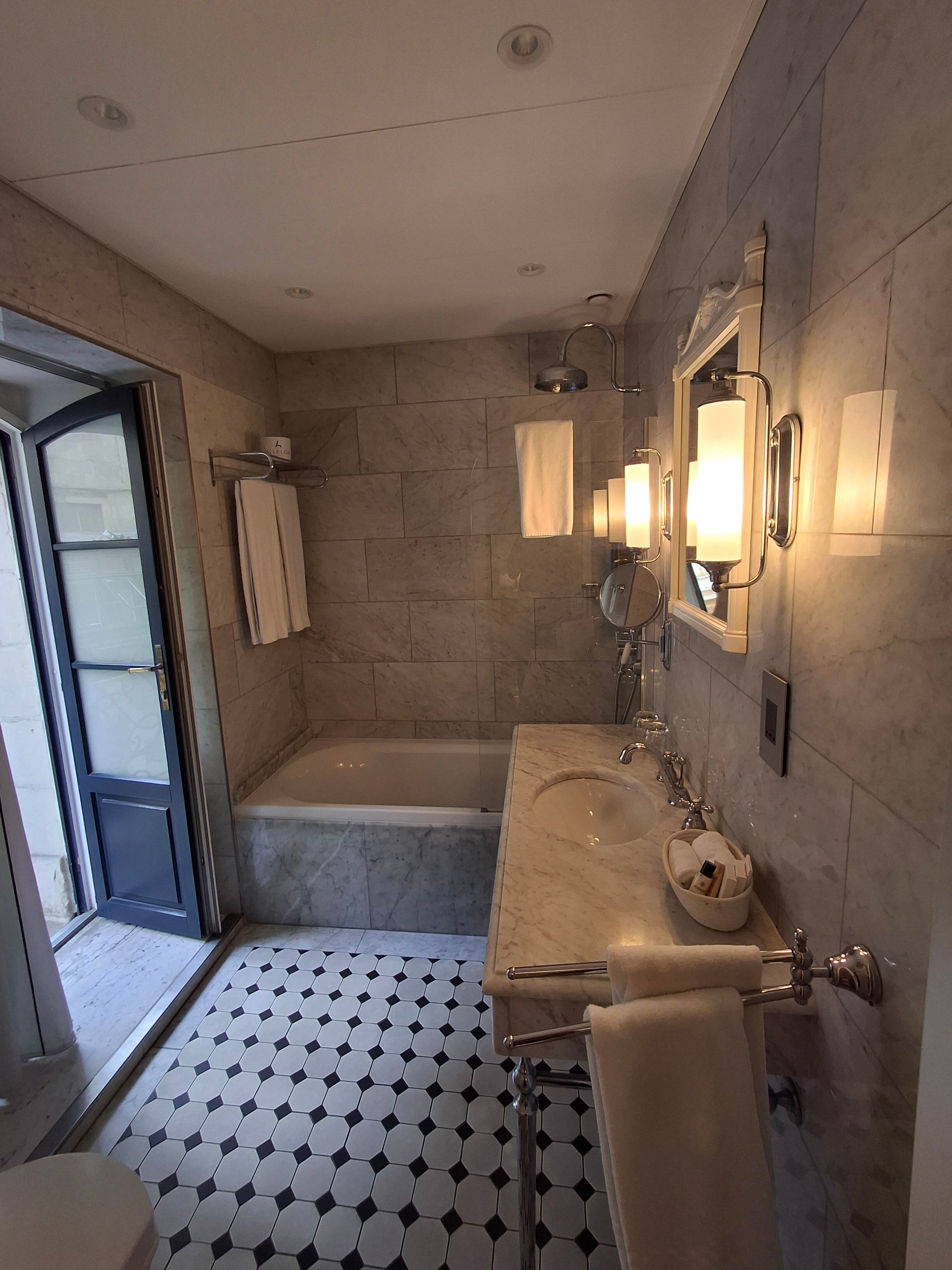 Palais Le Brun-浴室