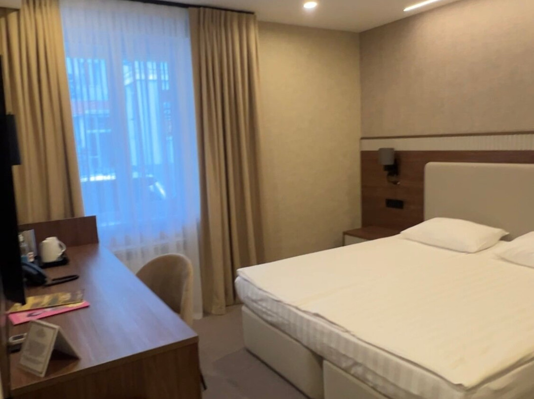 U Zolotykh Vorot主图