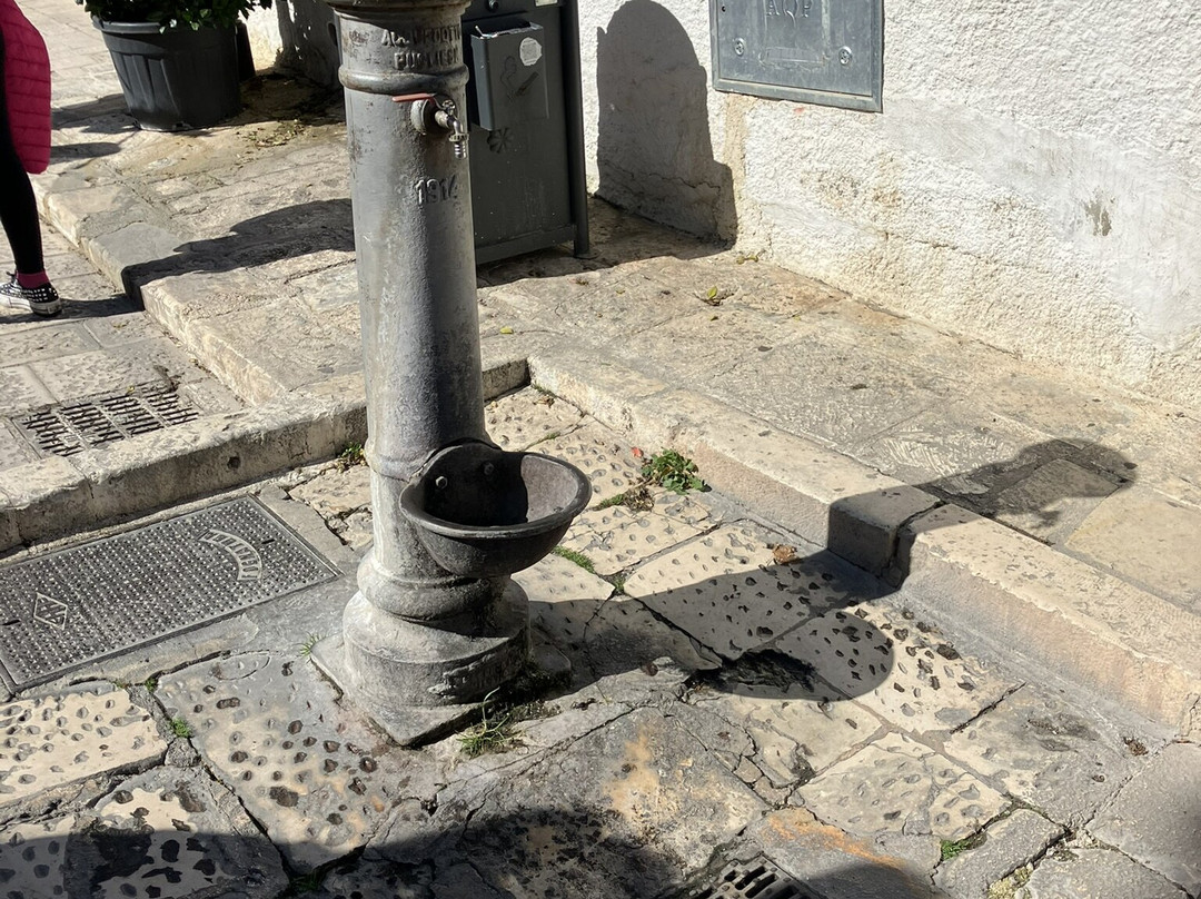 Fontana Piazza Antonio Lippolis Canonico