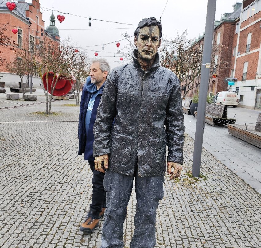 Standing Man-于默奥必去景点