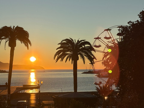 阿索托丽亚酒店主图