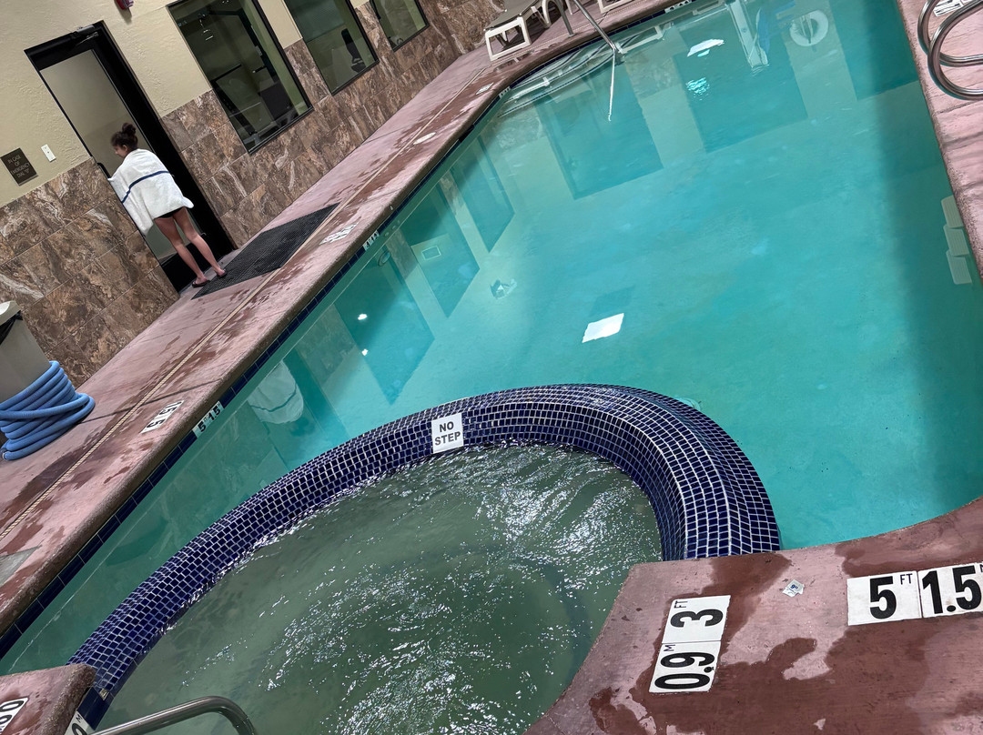 康福特茵套房酒店主图